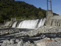Relevamiento topografico sobre el rio Medina.